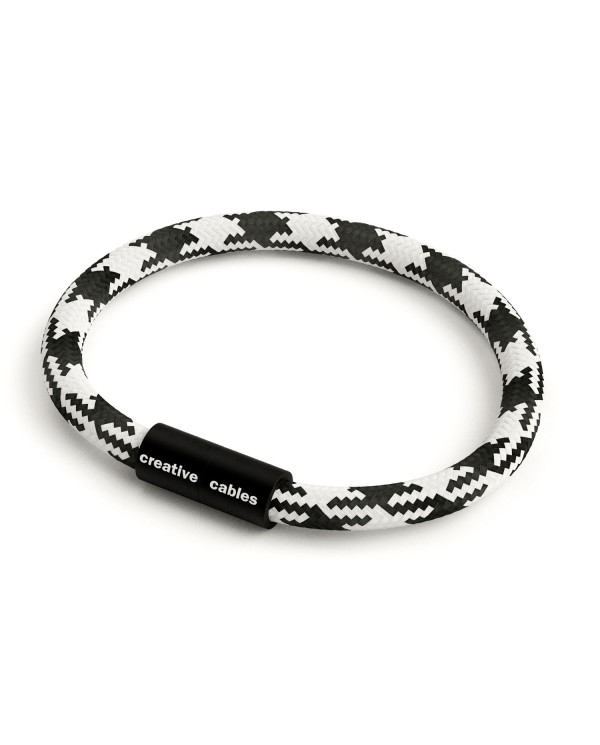 Bracelet with Matt black magnetic clasp and RP04 cable