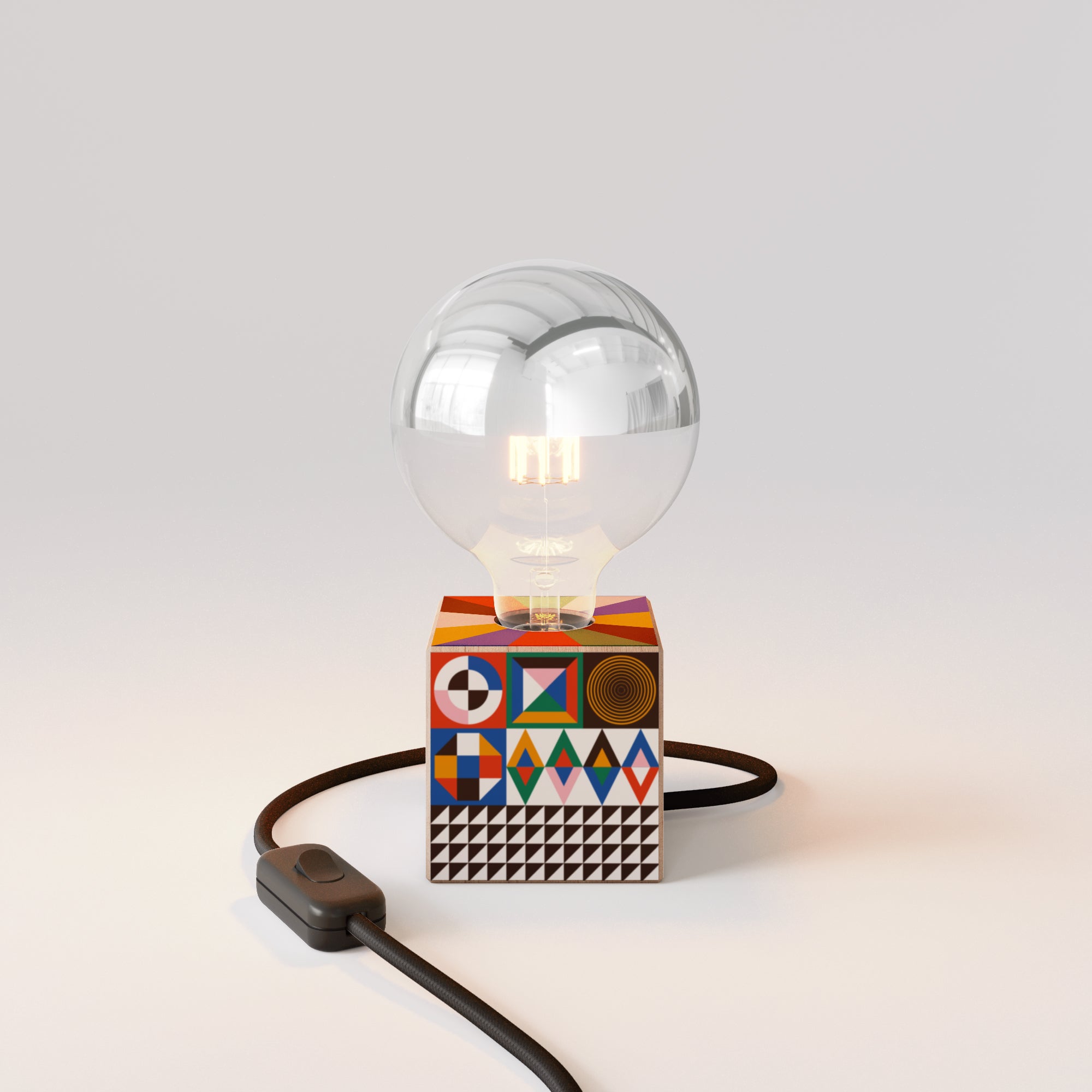 Lampada da tavolo Cubetto con lampadina globo mezza sfera argento - PosterLad