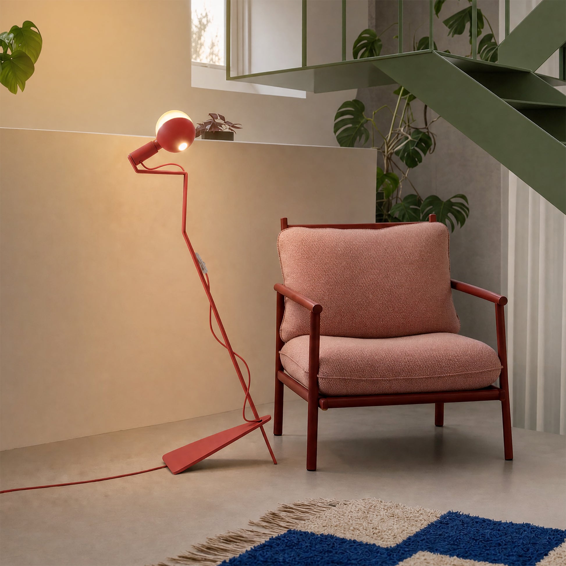 Lampada da terra inclinabile con lampadina LED G125 verniciata - Mario Talia - Rosso
