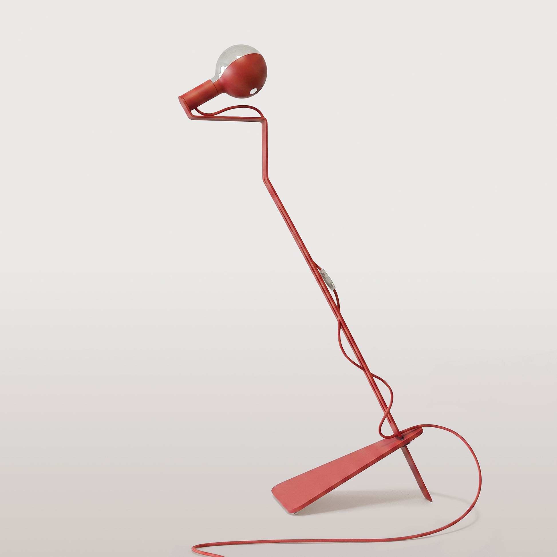 Lampada da terra inclinabile con lampadina LED G125 verniciata - Mario Talia - Rosso