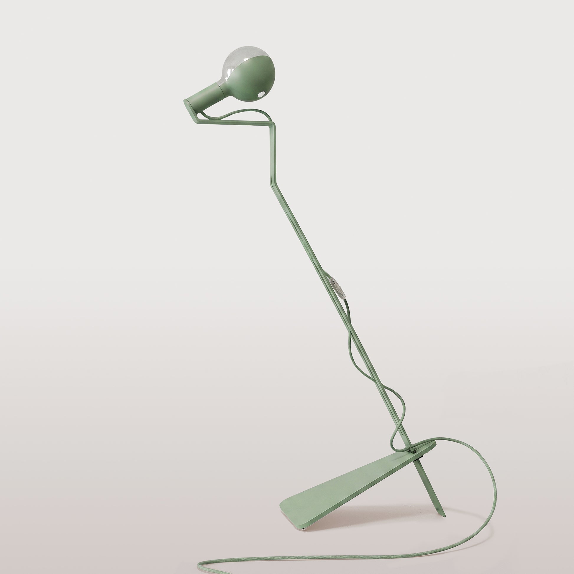 Lampada da terra inclinabile con lampadina LED G125 verniciata - Mario Talia - Verde