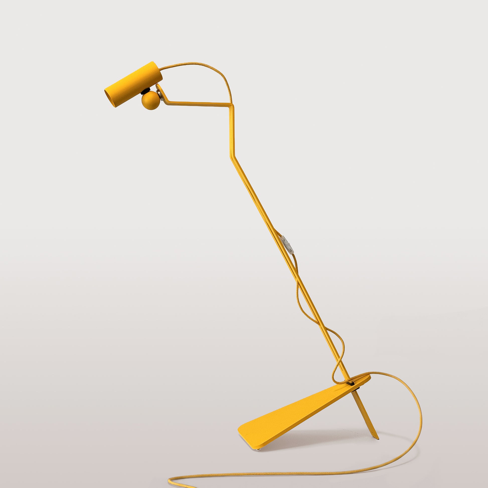 Lampada da terra inclinabile con faretto magnetico orientabile - Mario Tubo - Giallo