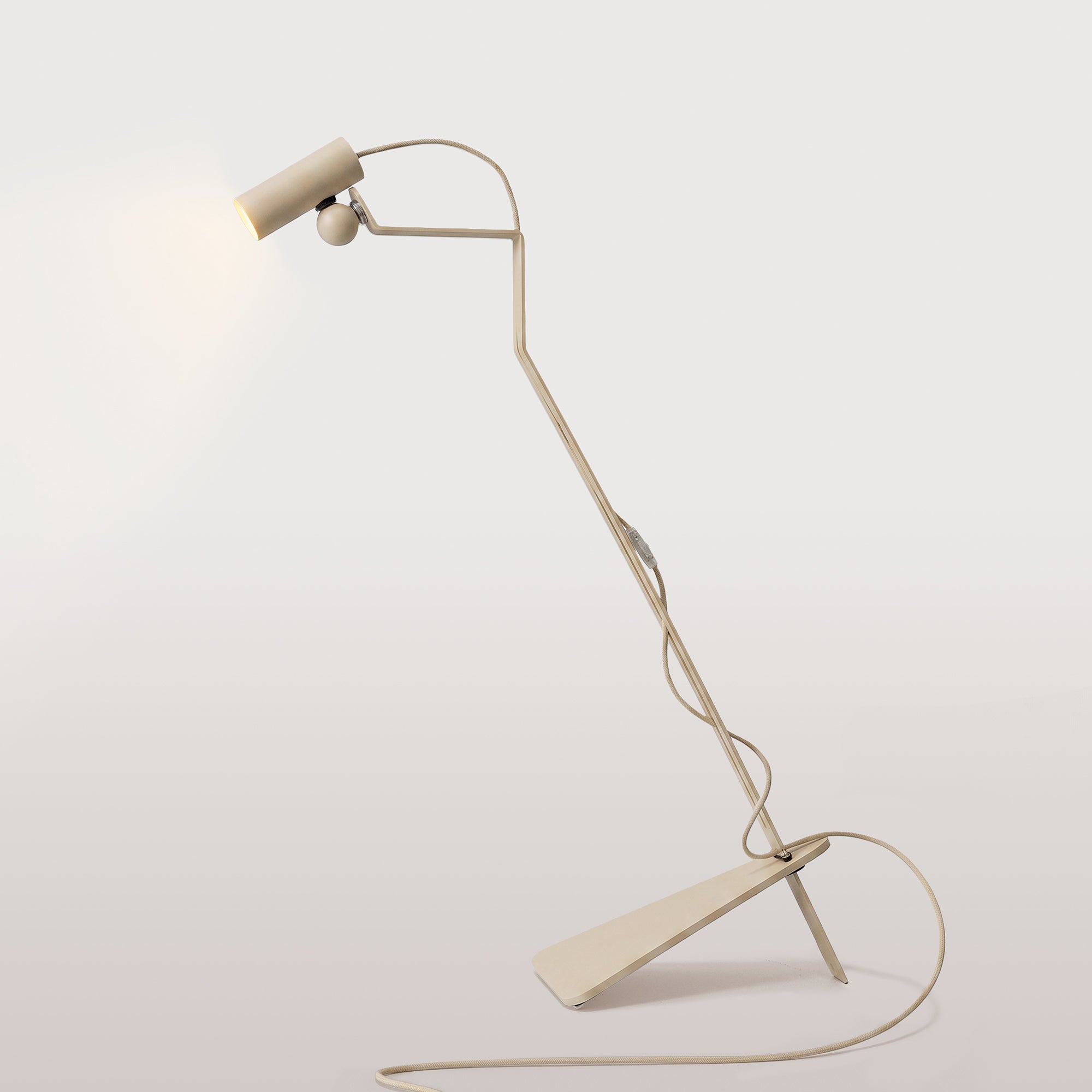 Lampada da terra inclinabile con faretto magnetico orientabile - Mario Tubo - Panna