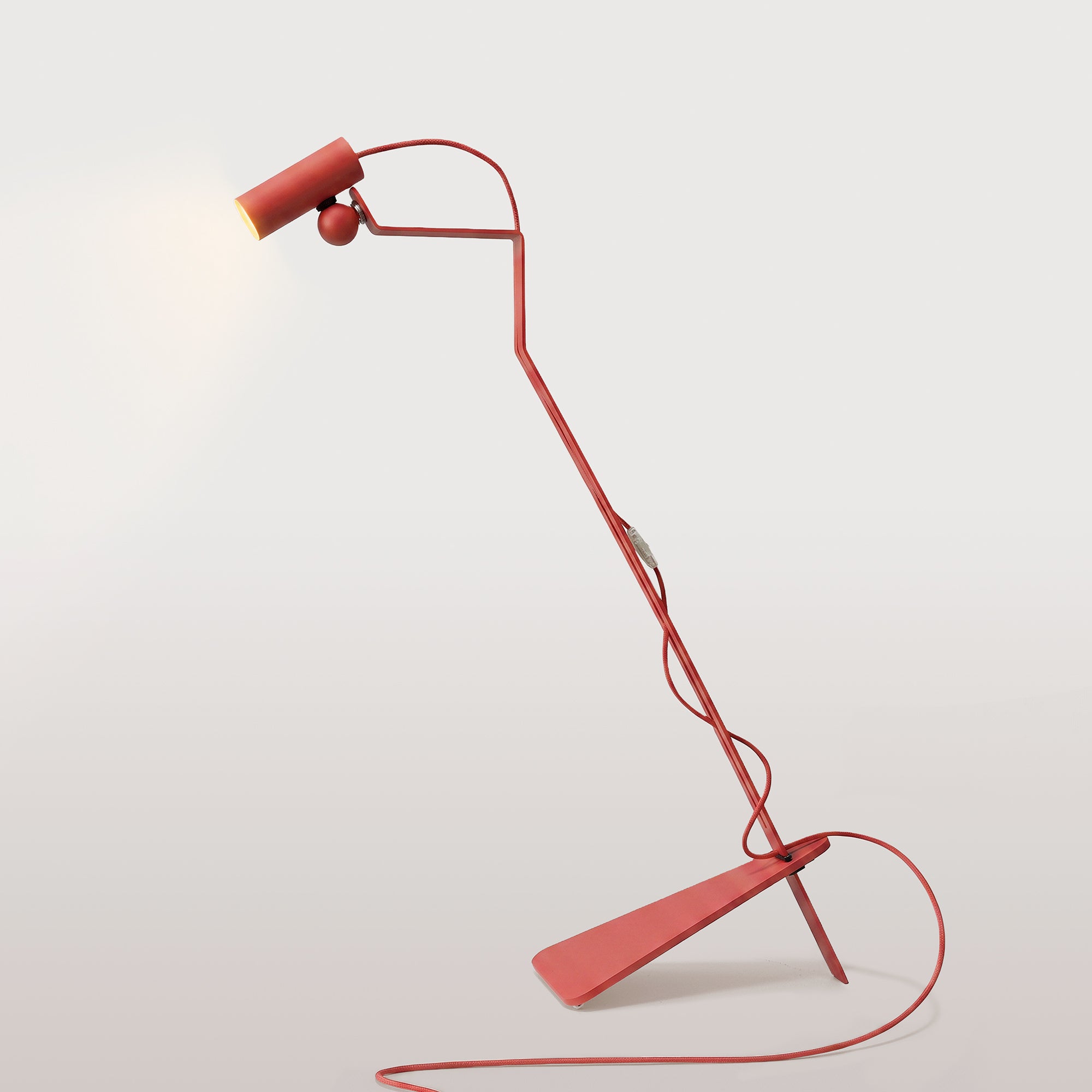Lampada da terra inclinabile con faretto magnetico orientabile - Mario Tubo - Rosso