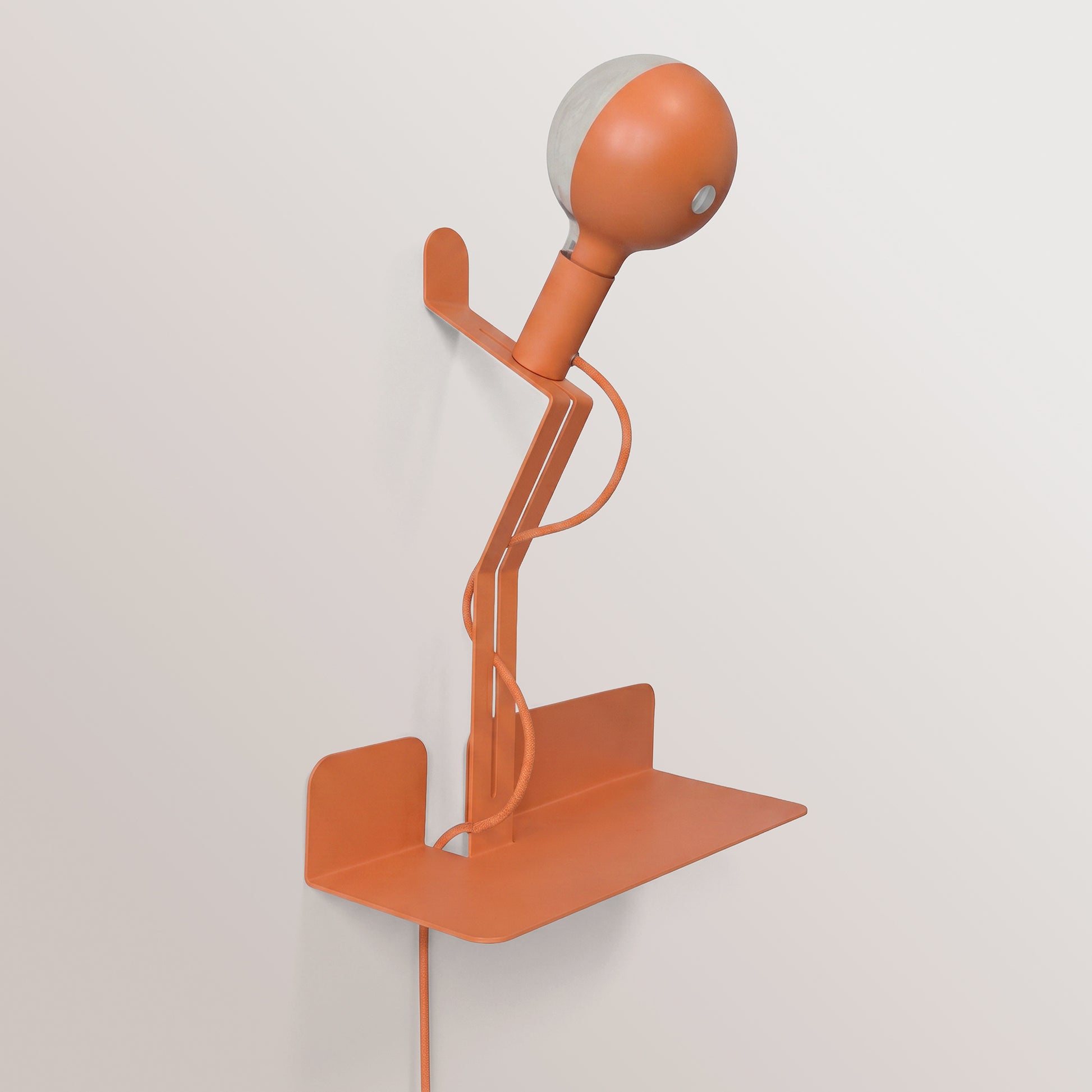 Lampada da parete con mensola e lampadina LED G125 verniciata - Murio Talia - Arancione