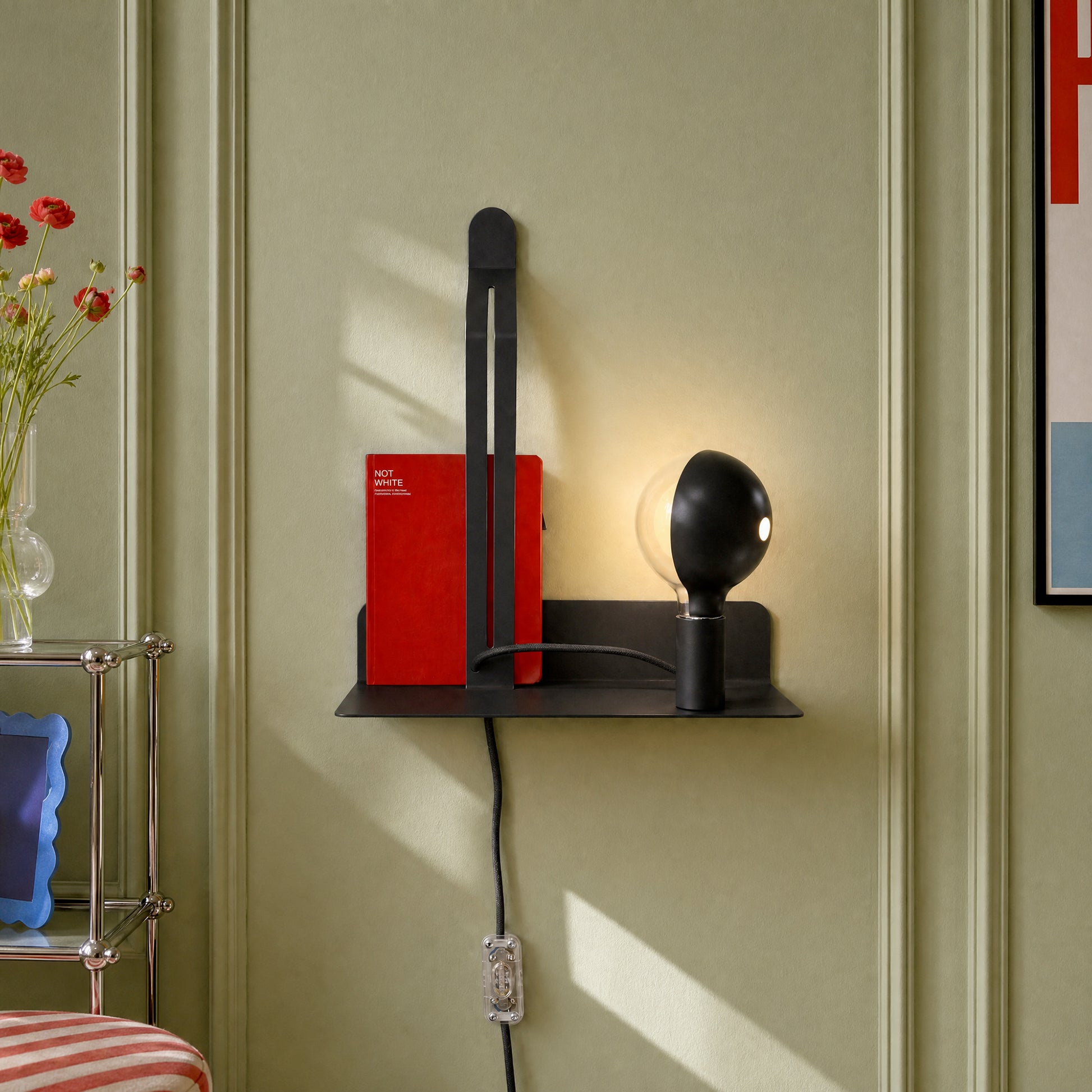 Lampada da parete con mensola e lampadina LED G125 verniciata - Murio Talia - Nero