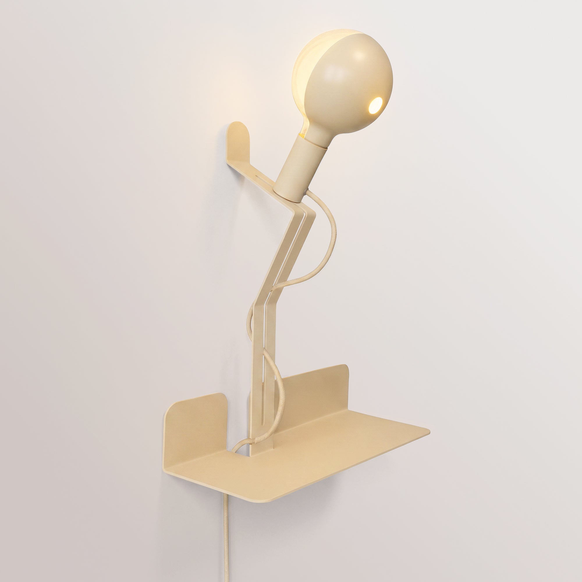 Lampada da parete con mensola e lampadina LED G125 verniciata - Murio Talia - Panna