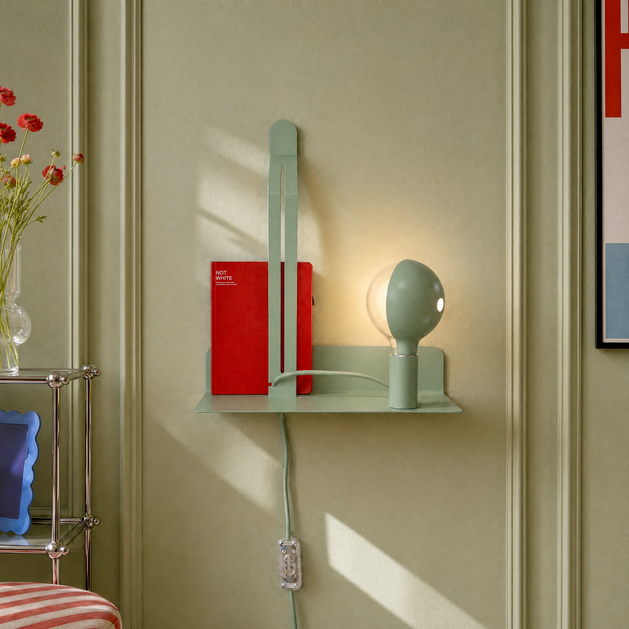 Lampada da parete con mensola e lampadina LED G125 verniciata - Murio Talia - Verde