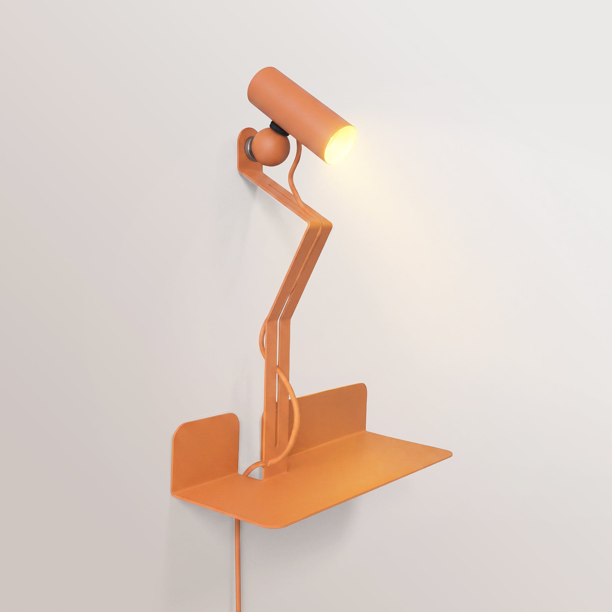 Lampada da parete con mensola e faretto magnetico orientabile - Murio Tubo - Arancione