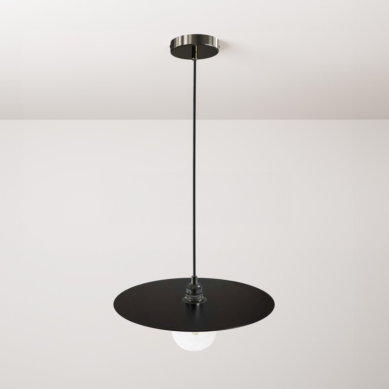 Lampada a sospensione completa di cavo tessile, paralume oversize Ellepi e finiture in metallo - Nero