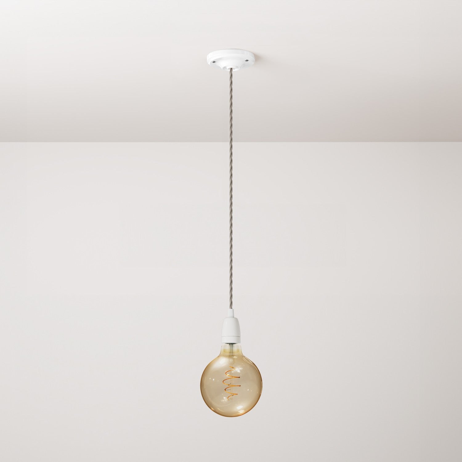 Lampada a sospensione completa di cavo tessile trecciato e finiture in porcellana bianca - Bianco