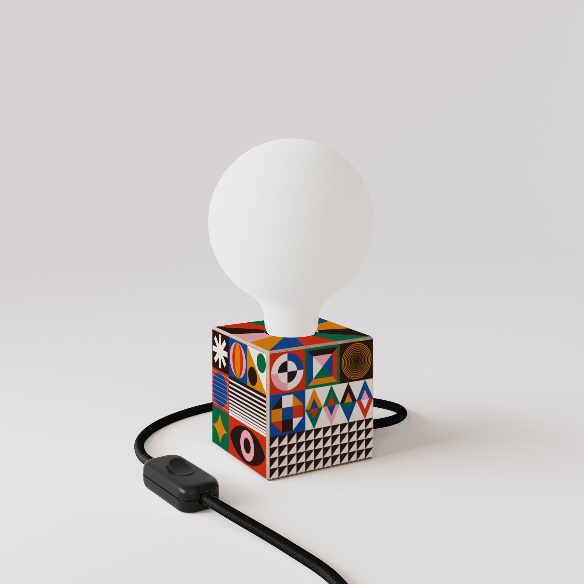 Cubetto table lamp with US plug, porcelain effect globe bulb - PosterLad