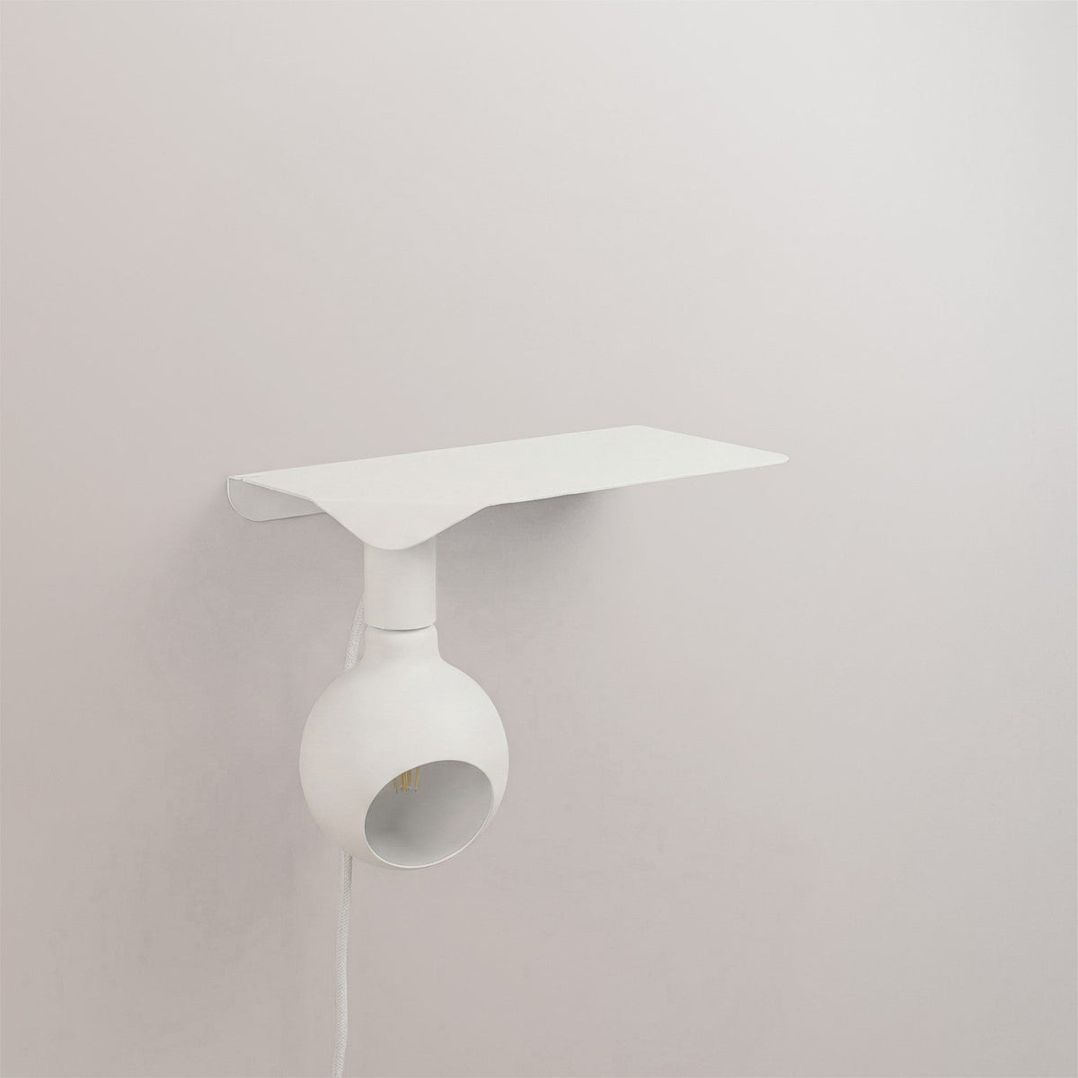 Combo Camo - Lampada con mensola e spina UK - Bianco