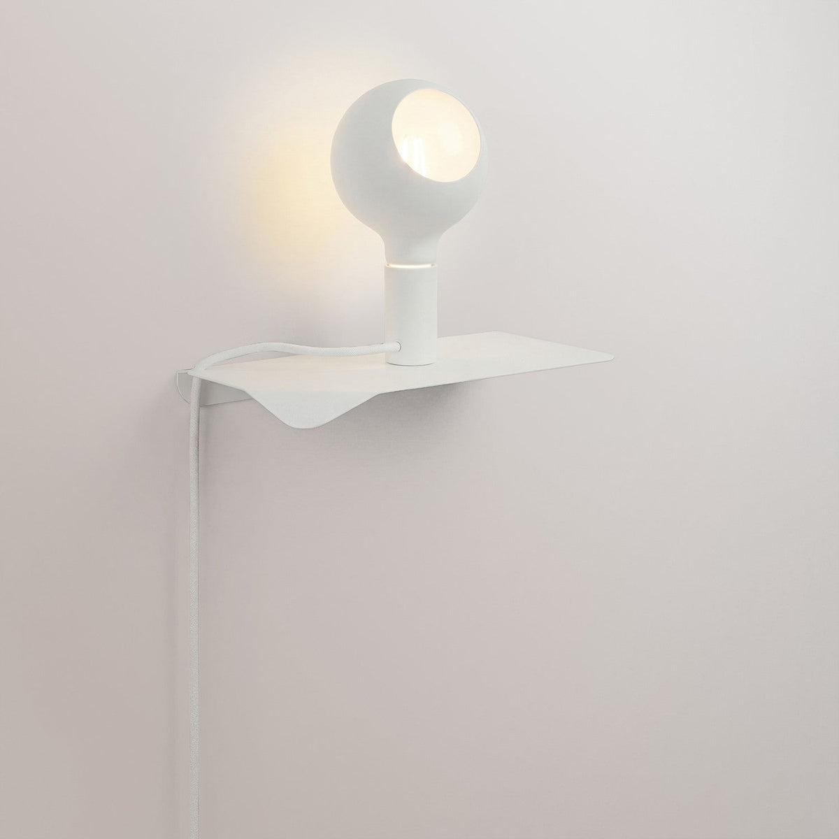 Combo Camo - Lampada con mensola e spina UK - Bianco