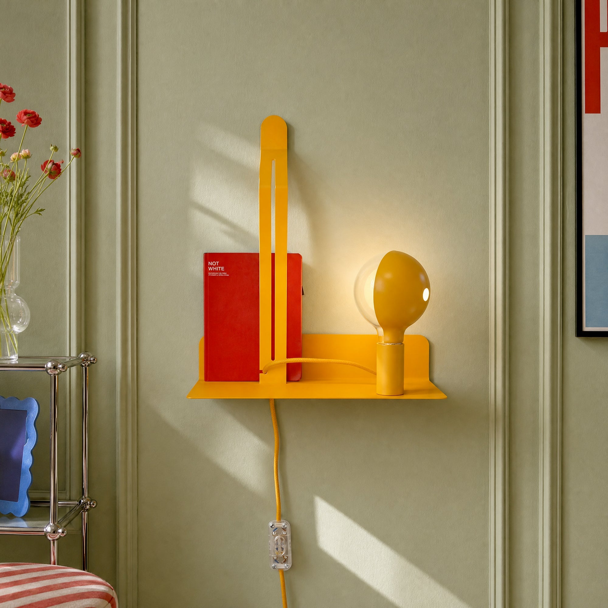 Lampada da parete con mensola e lampadina LED G125 verniciata - Murio Talia - Giallo - Creative Cables