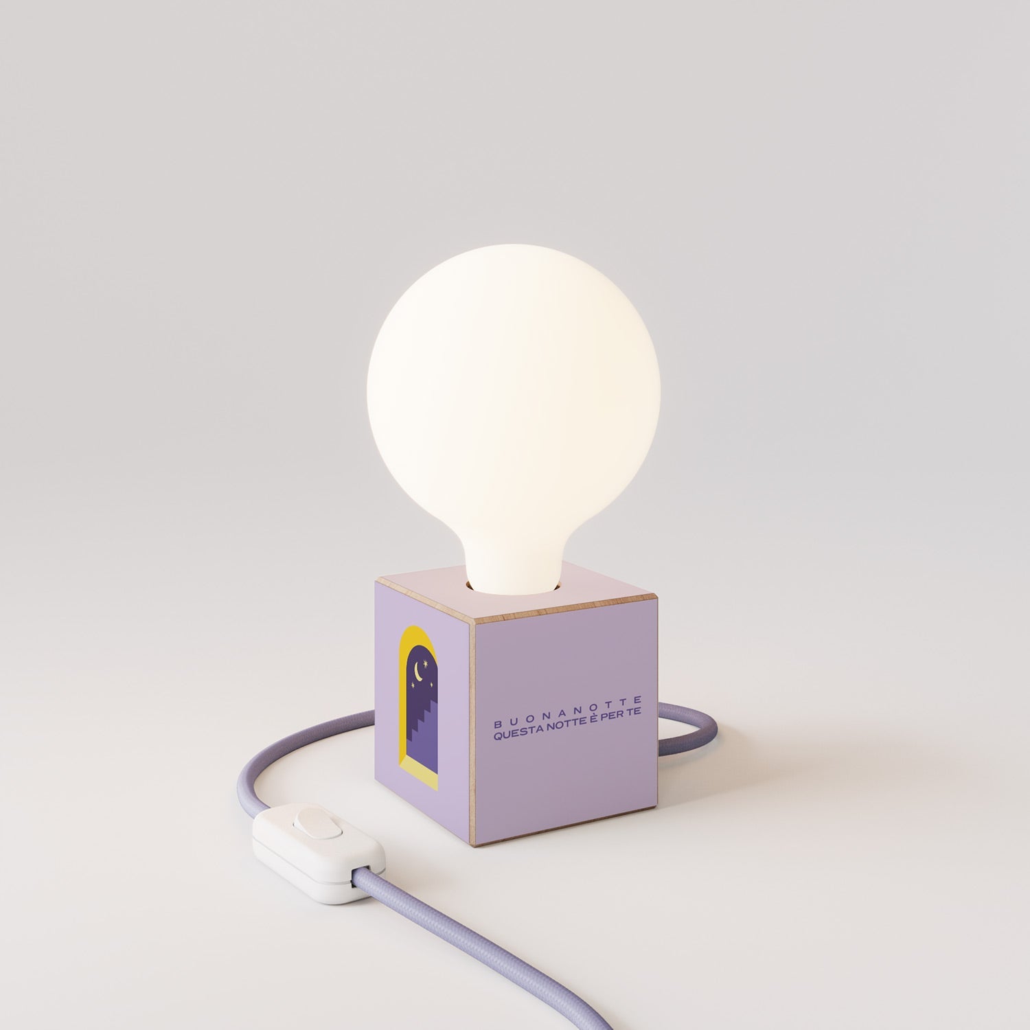 Lampada da tavolo Cubetto "Buonanotte fiorellino" con spina inglese e lampadina globo effetto porcellana - Santomanifesto