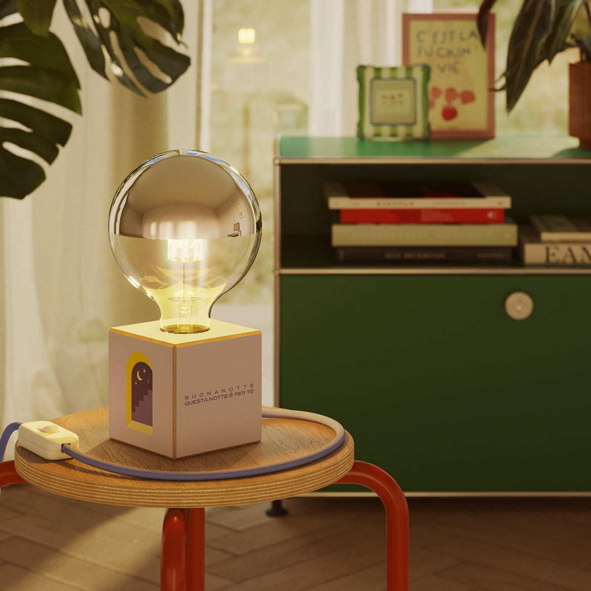 Lampada da tavolo Cubetto "Buonanotte fiorellino" con spina inglese e lampadina globo mezza sfera argento - Santomanifesto