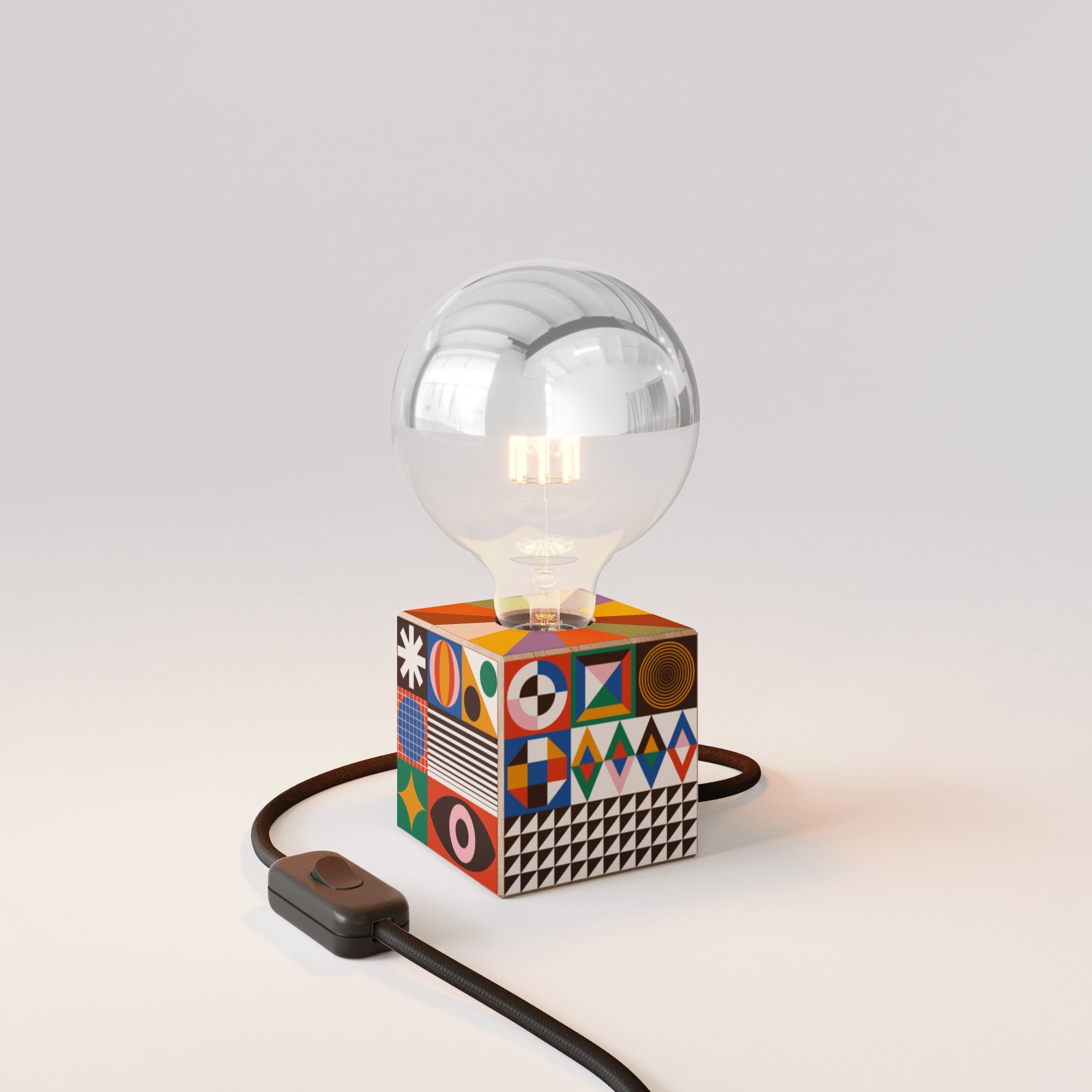 Lampada da tavolo Cubetto con lampadina globo mezza sfera argento - PosterLad - Creative Cables