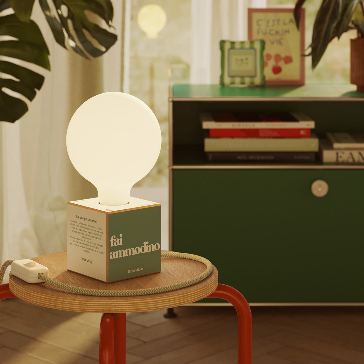 Lampada da tavolo Cubetto "Fai ammodino" con spina inglese e lampadina globo effetto porcellana - Tuttapolpa