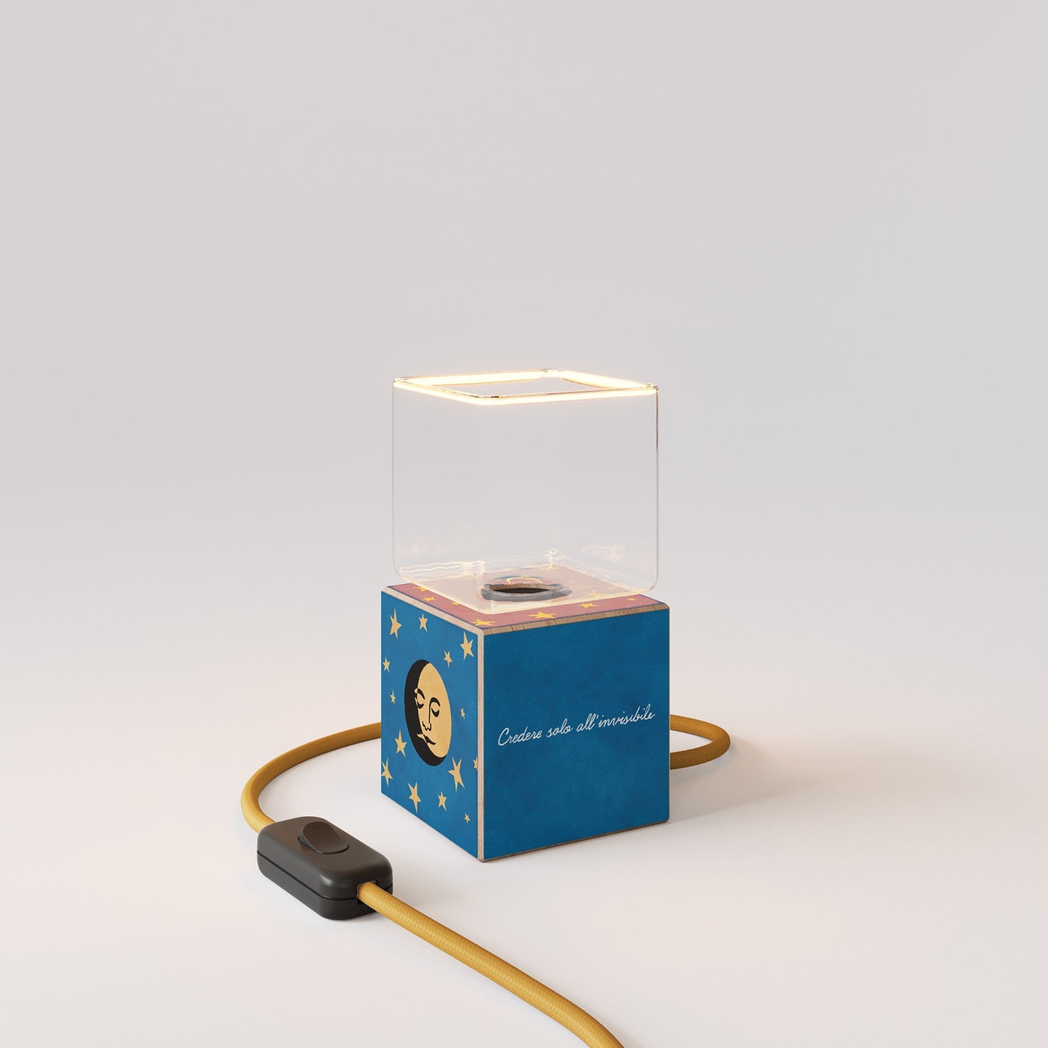 Lampada da tavolo Cubetto "La luna" con spina inglese e lampadina Ghost - Santomanifesto