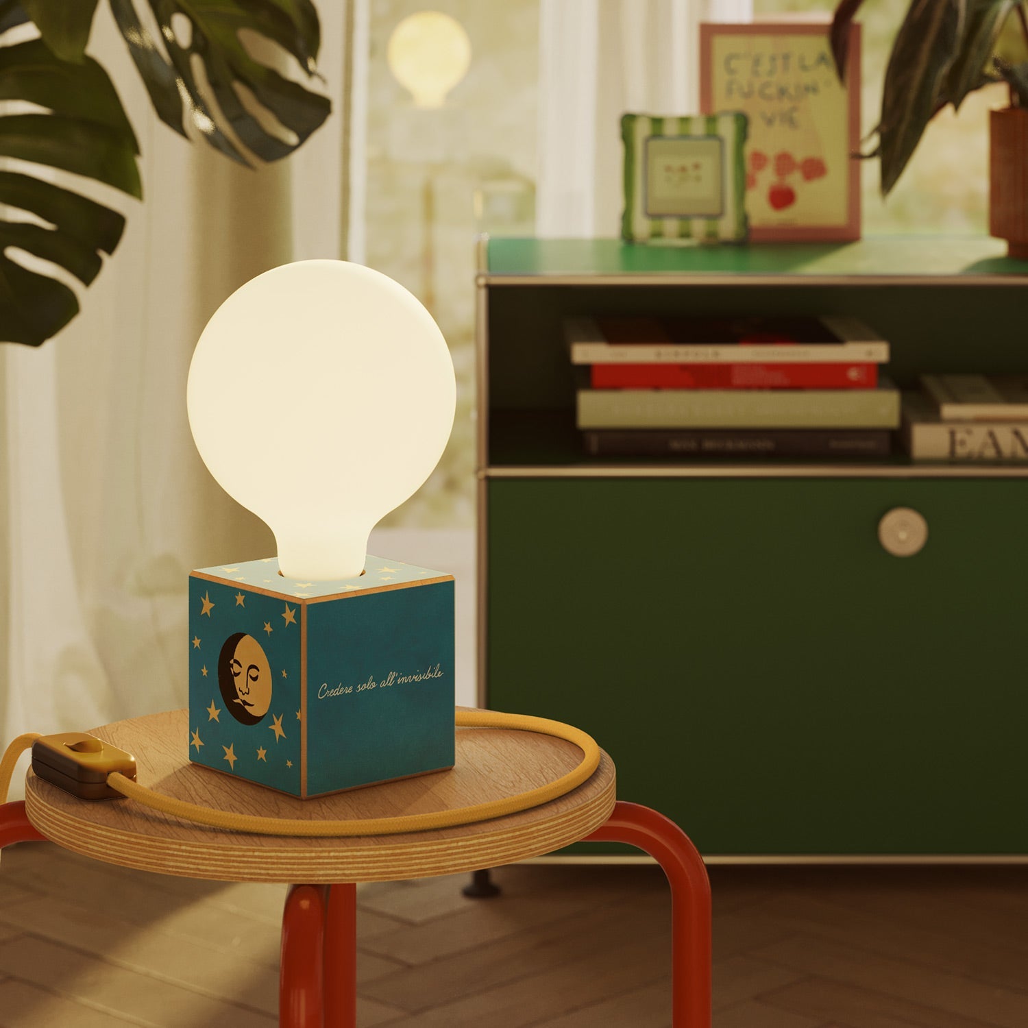 Lampada da tavolo Cubetto "La luna" con spina inglese e lampadina globo effetto porcellana - Santomanifesto