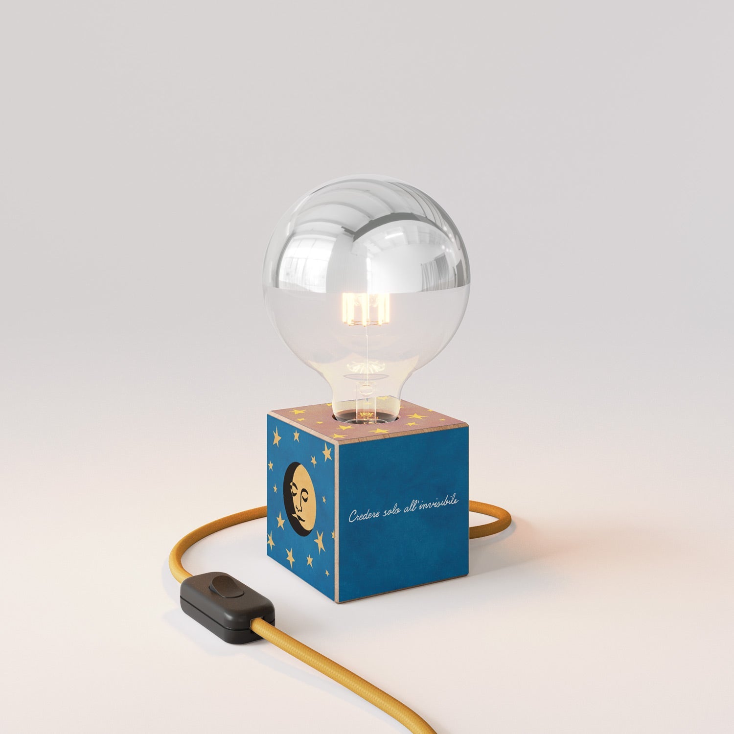 Lampada da tavolo Cubetto "La luna" con spina inglese e lampadina globo mezza sfera argento - Santomanifesto