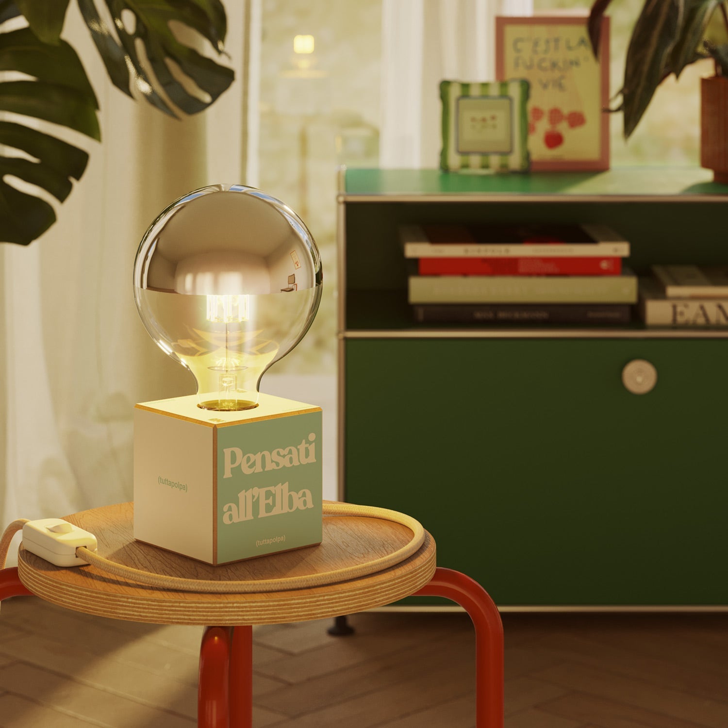 Lampada da tavolo Cubetto "Pensati all’Elba" con spina inglese e lampadina globo mezza sfera argento - Tuttapolpa