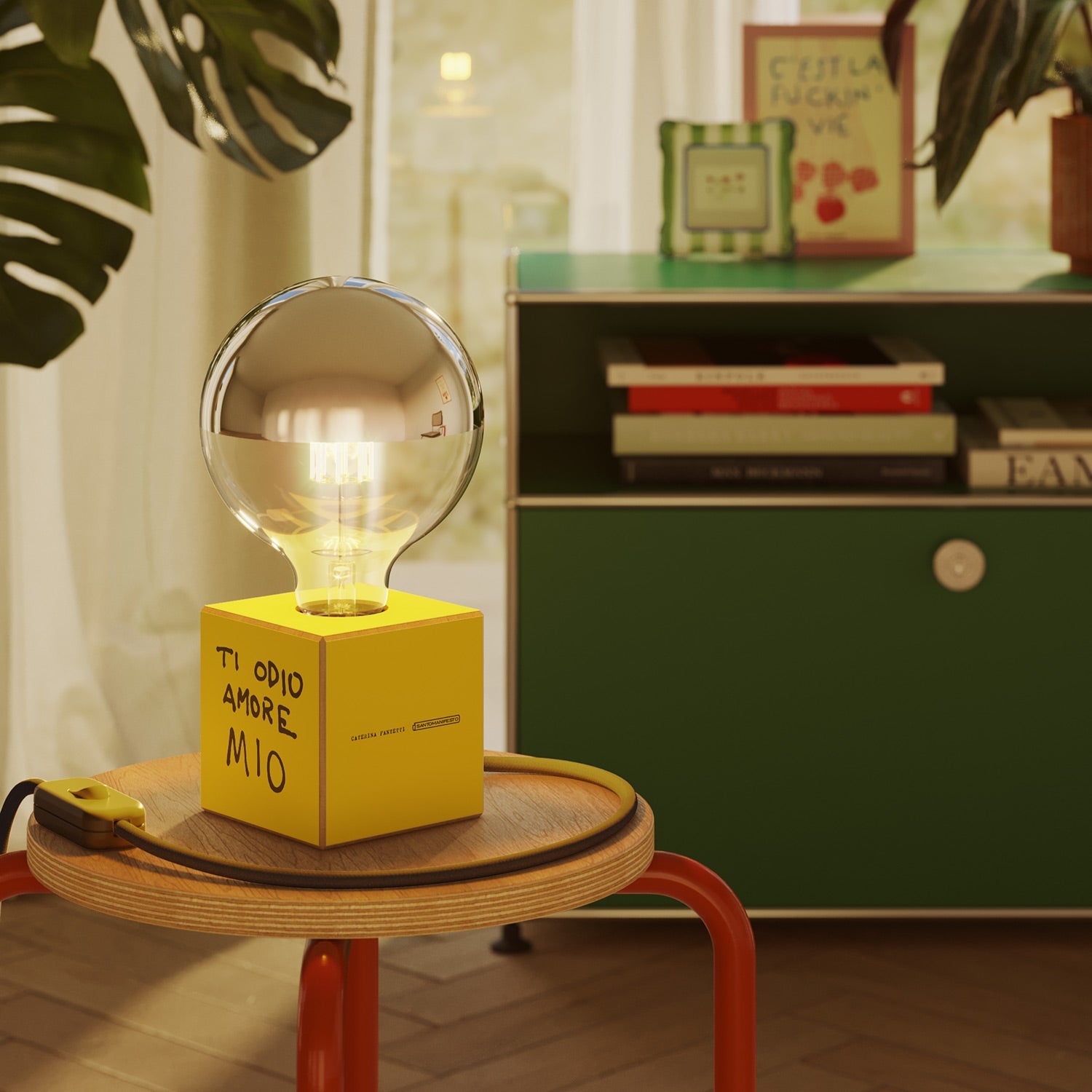 Lampada da tavolo Cubetto "Ti odio amore mio" con spina inglese e lampadina globo mezza sfera argento - Santomanifesto