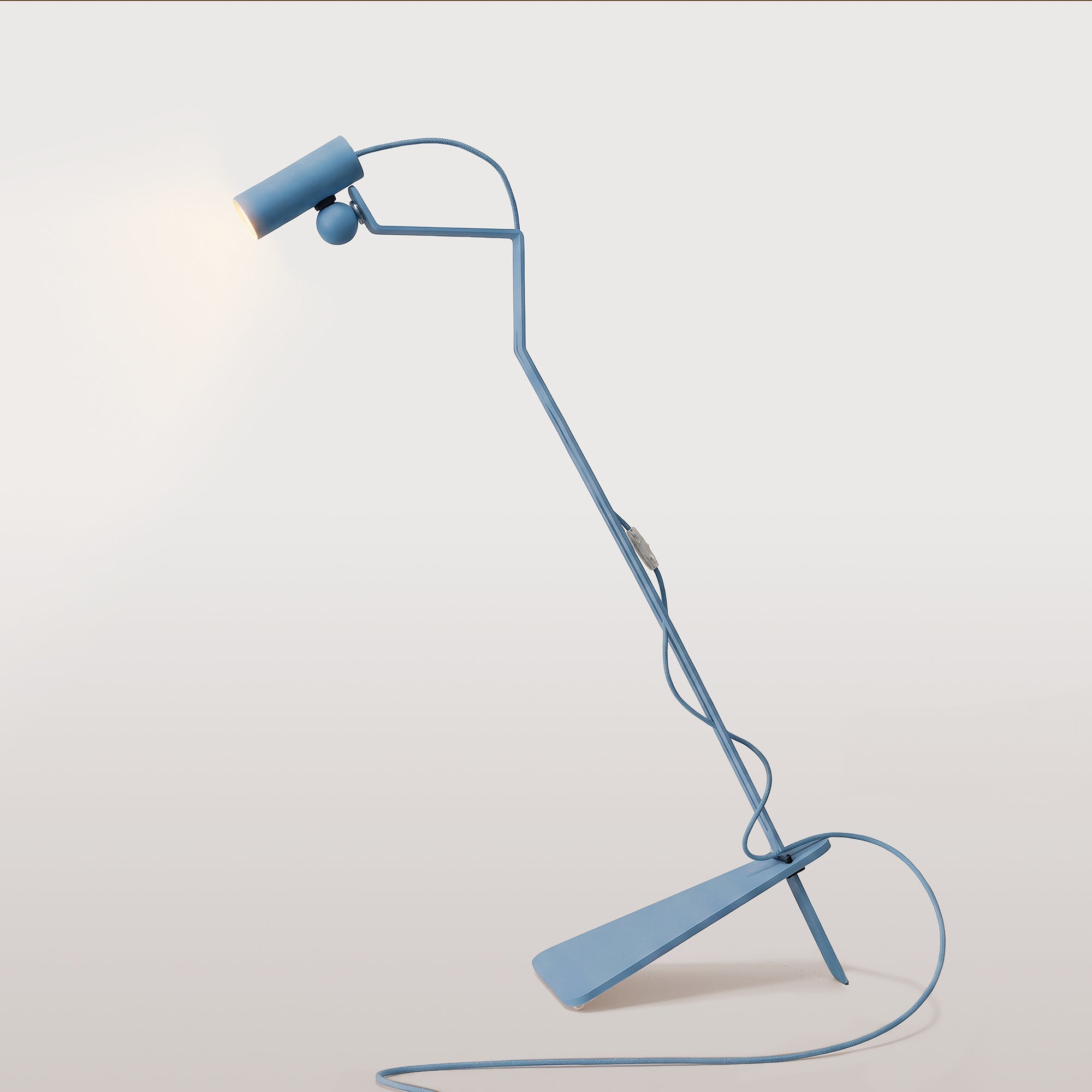 Lampada da terra inclinabile con faretto magnetico orientabile - Mario Tubo - Blu - Creative Cables