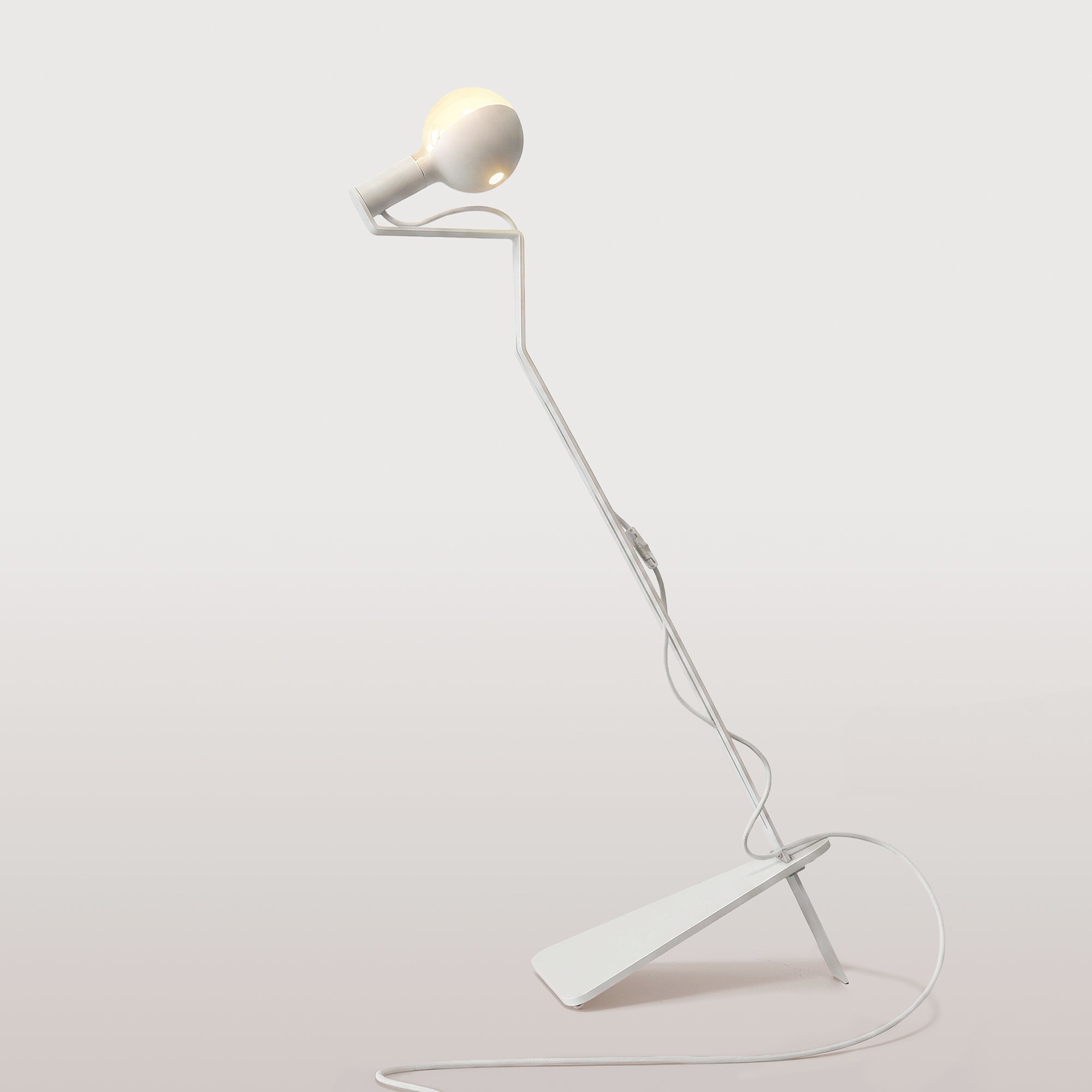 Lampada da terra inclinabile con lampadina LED G125 verniciata - Mario Talia - Bianco - Creative Cables