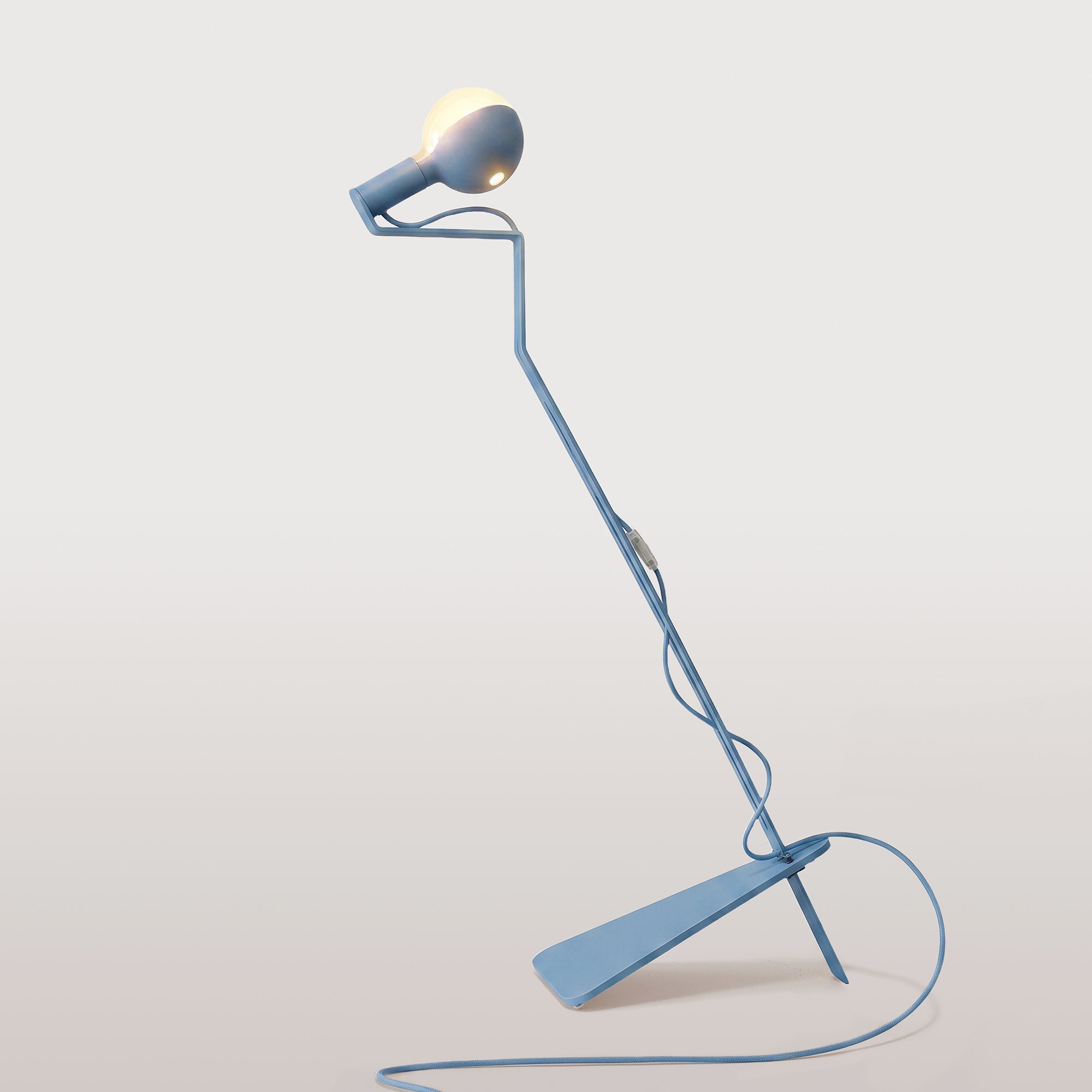 Lampada da terra inclinabile con lampadina LED G125 verniciata - Mario Talia - Blu - Creative Cables