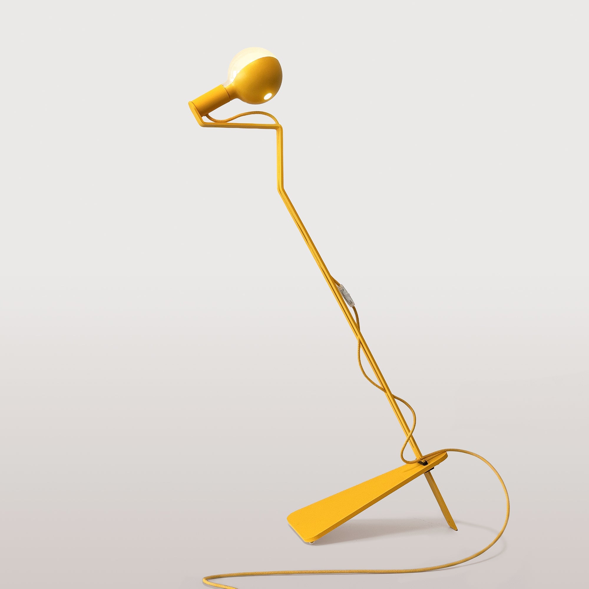 Lampada da terra inclinabile con lampadina LED G125 verniciata - Mario Talia - Giallo - Creative Cables