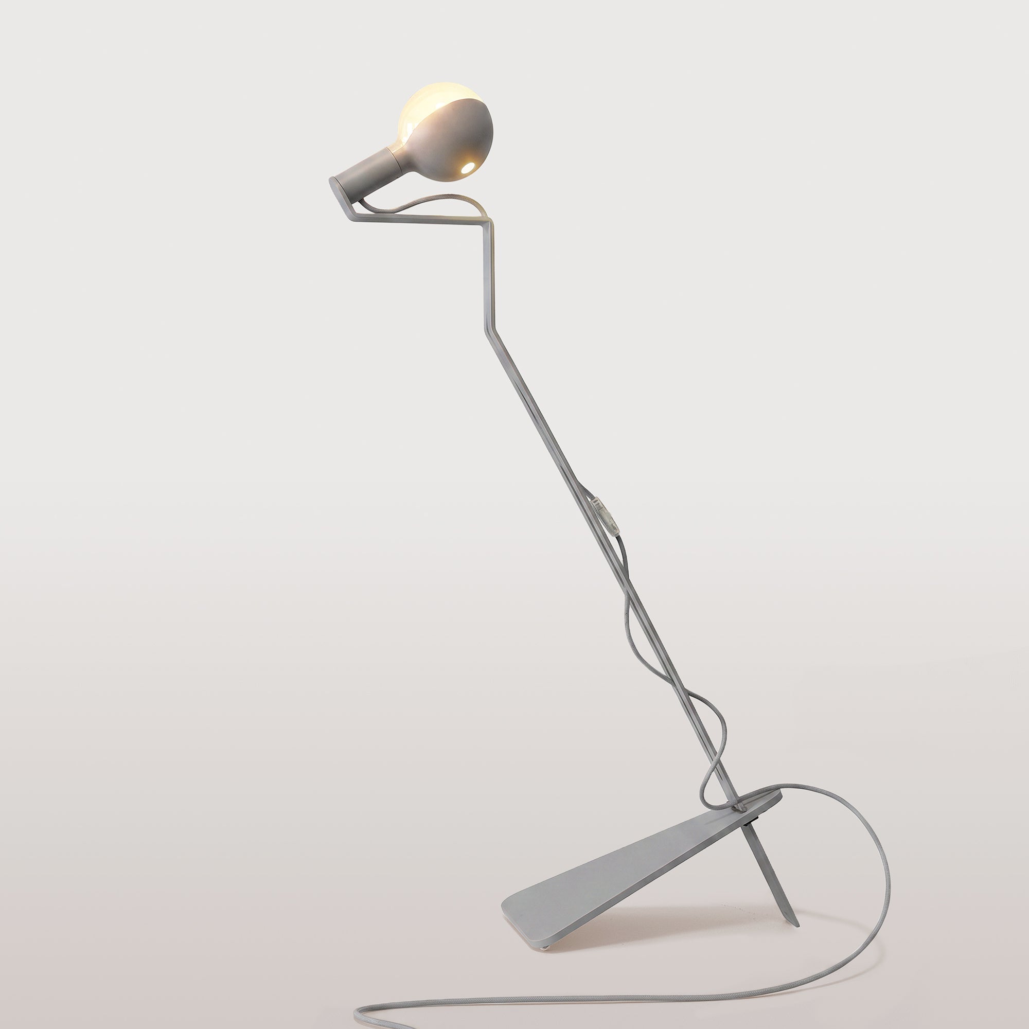 Lampada da terra inclinabile con lampadina LED G125 verniciata - Mario Talia - Grigio - Creative Cables
