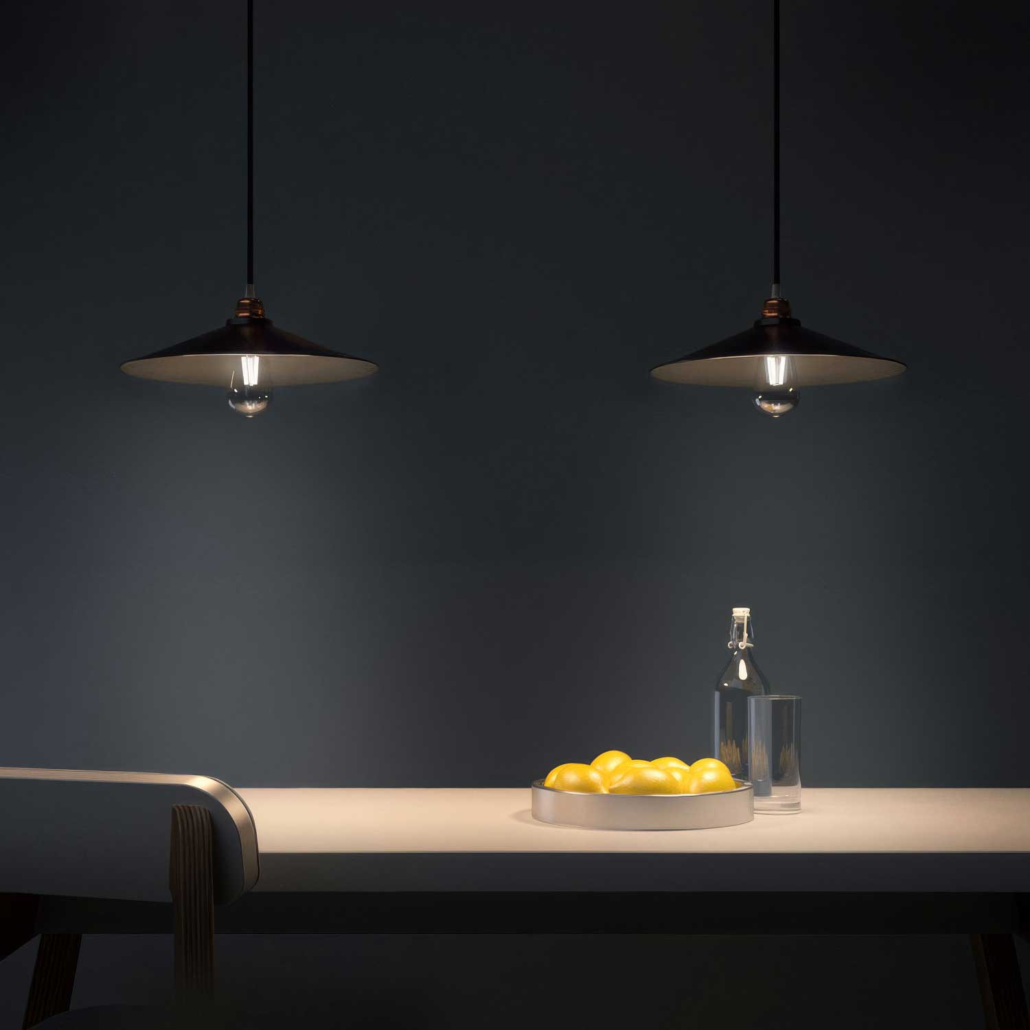 Paralume Swing in metallo smaltato con attacco E27 - Nero interno Nero - Creative Cables